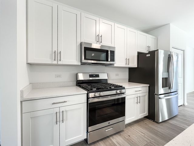 245 Regency Court B, Wauconda, IL 60084