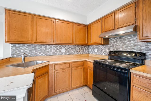 2401 W ROSECROFT VILLAGE CIR, Oxon Hill, MD 20745