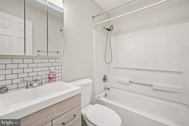 2401 W ROSECROFT VILLAGE CIR, Oxon Hill, MD 20745