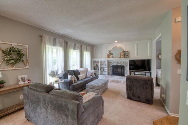 16330 S Chester Street, Olathe, KS 66062