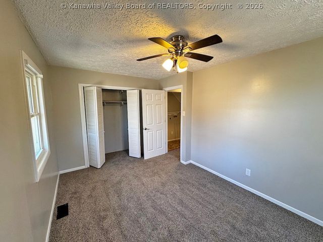 70 Chestnut Road, Elkview, WV 25071