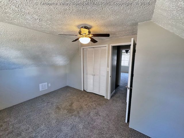 70 Chestnut Road, Elkview, WV 25071