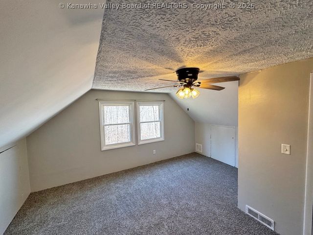 70 Chestnut Road, Elkview, WV 25071