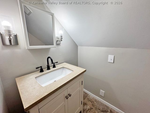 70 Chestnut Road, Elkview, WV 25071