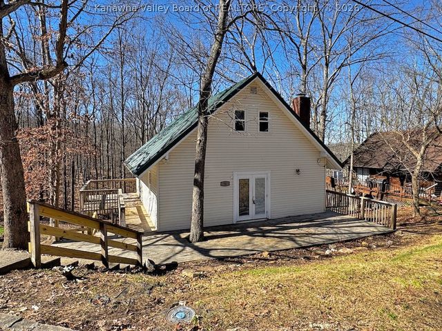 70 Chestnut Road, Elkview, WV 25071