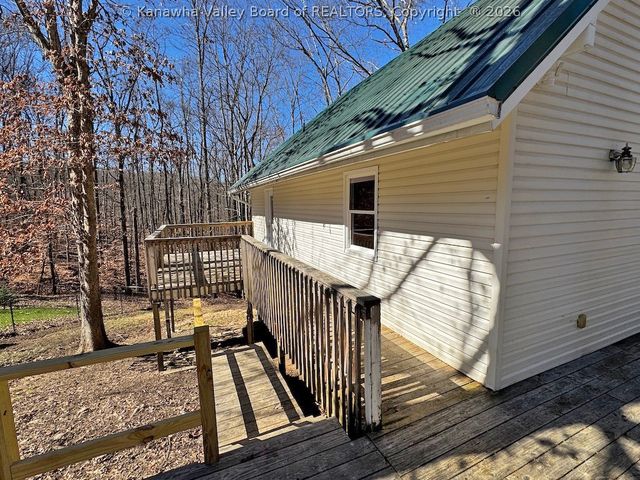 70 Chestnut Road, Elkview, WV 25071