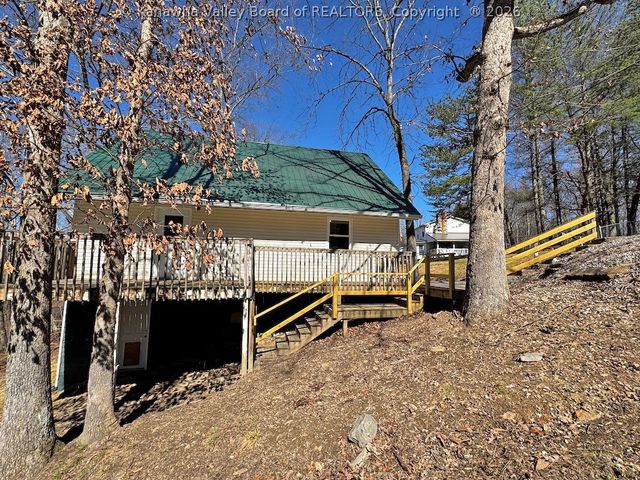 70 Chestnut Road, Elkview, WV 25071
