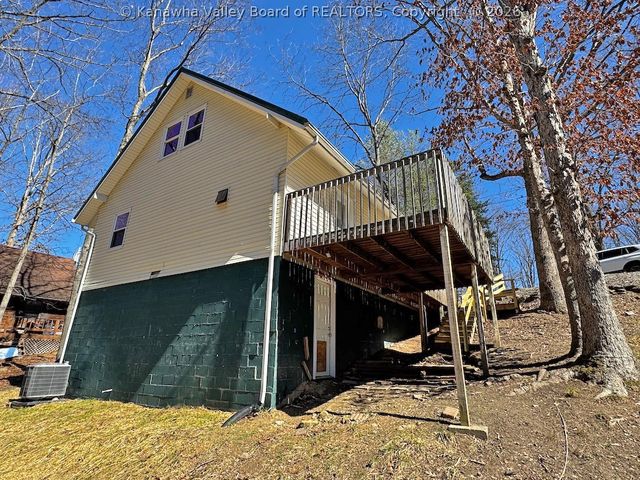 70 Chestnut Road, Elkview, WV 25071