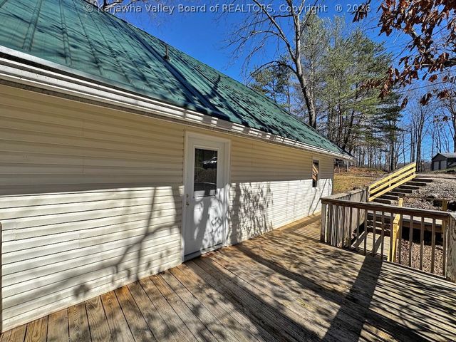 70 Chestnut Road, Elkview, WV 25071