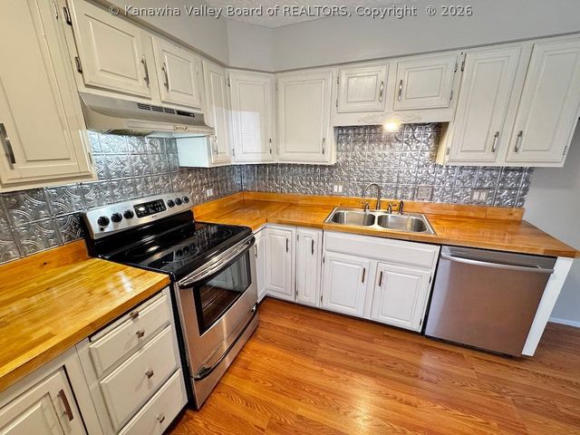 70 Chestnut Road, Elkview, WV 25071