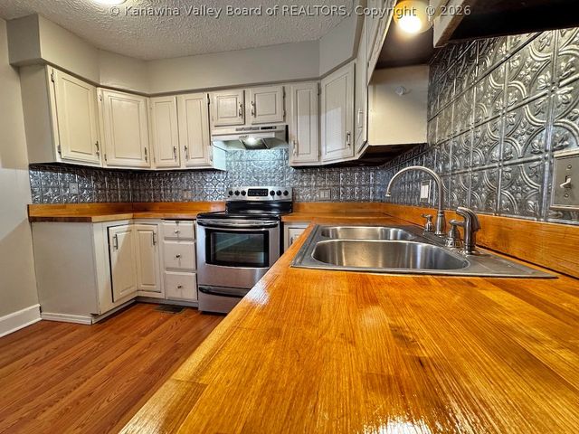 70 Chestnut Road, Elkview, WV 25071