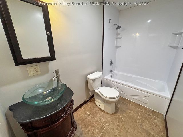 70 Chestnut Road, Elkview, WV 25071