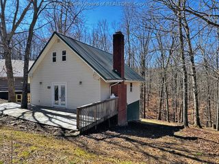 70 Chestnut Road, Elkview, WV 25071