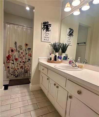 2708 Regents Park Lane, Greensboro, NC 27455