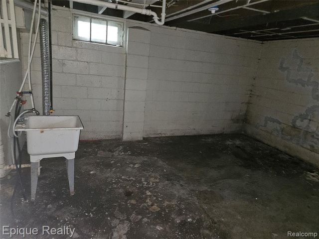 12450 Lansdowne Street, Detroit, MI 48224