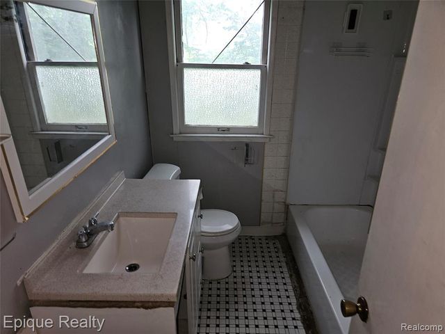 12450 Lansdowne Street, Detroit, MI 48224