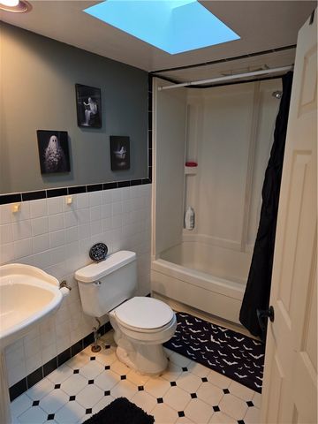710 5th St, Charleroi Boro, PA 15022