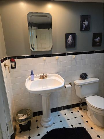 710 5th St, Charleroi Boro, PA 15022