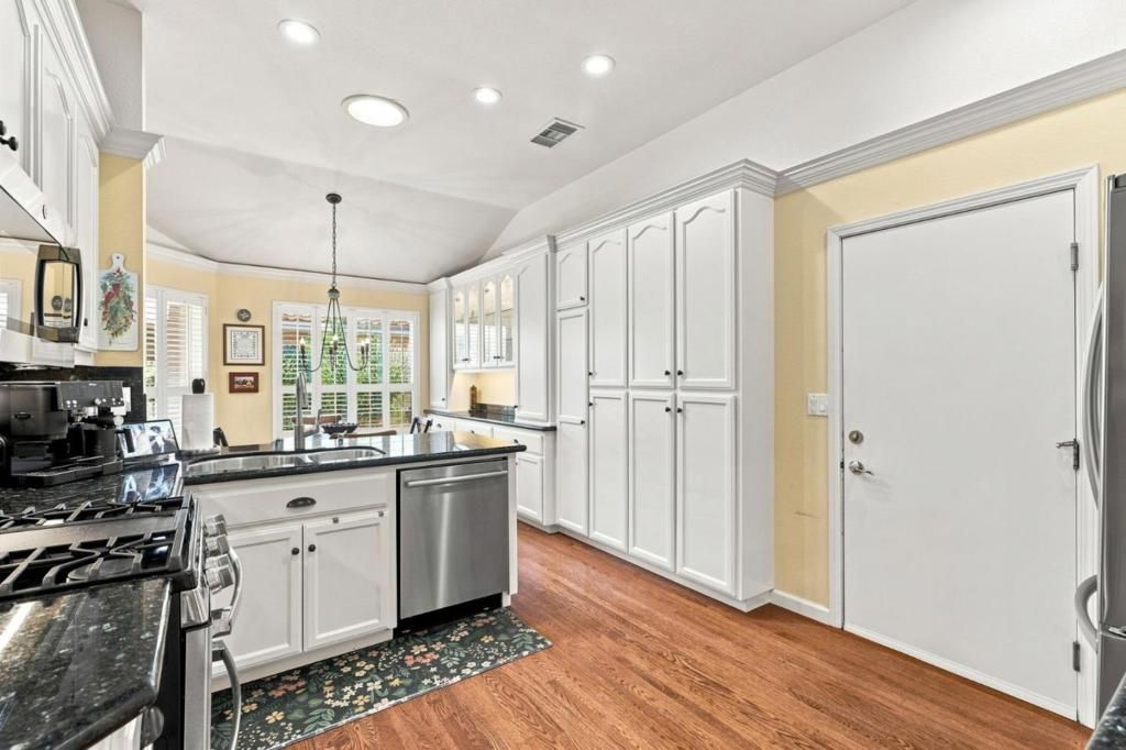Image 9 of property listing at 4012 Clubhouse Court, San Jose, CA 95135