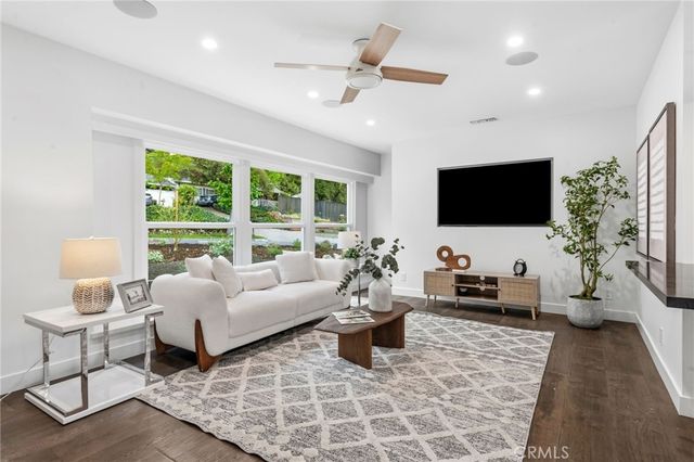 5031 El Adobe Lane, La Crescenta, CA 91214