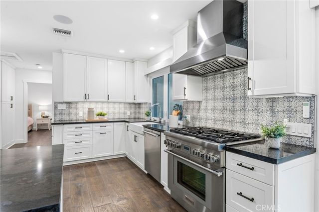 5031 El Adobe Lane, La Crescenta, CA 91214