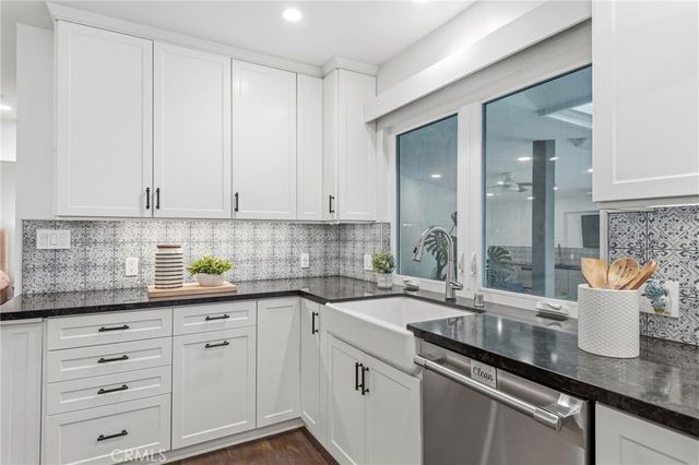 5031 El Adobe Lane, La Crescenta, CA 91214
