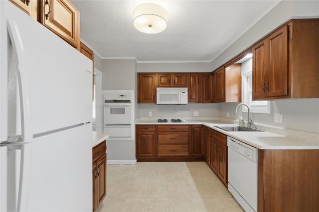 8967 Elm St, Mccandless, PA 15101