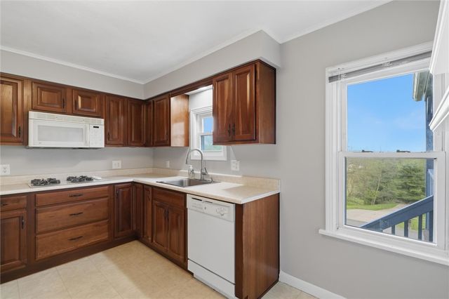 8967 Elm St, Mccandless, PA 15101