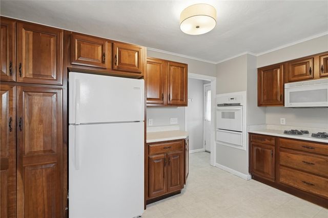 8967 Elm St, Mccandless, PA 15101