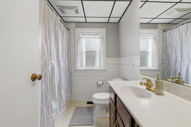 8967 Elm St, Mccandless, PA 15101