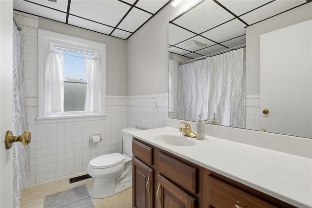 8967 Elm St, Mccandless, PA 15101