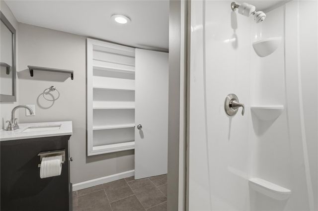 8967 Elm St, Mccandless, PA 15101