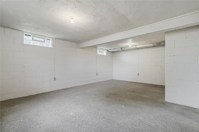 8967 Elm St, Mccandless, PA 15101
