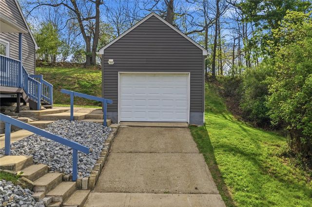 8967 Elm St, Mccandless, PA 15101