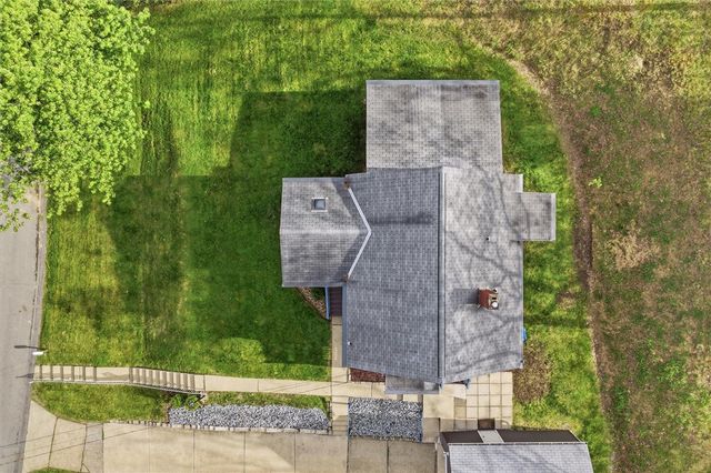 8967 Elm St, Mccandless, PA 15101