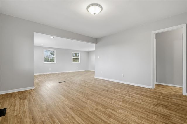 8967 Elm St, Mccandless, PA 15101
