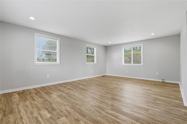 8967 Elm St, Mccandless, PA 15101