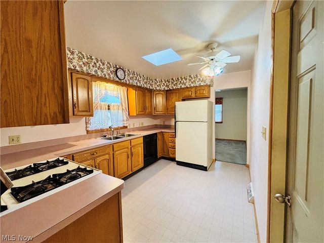 1551 Wilsonway Drive, Barberton, OH 44203