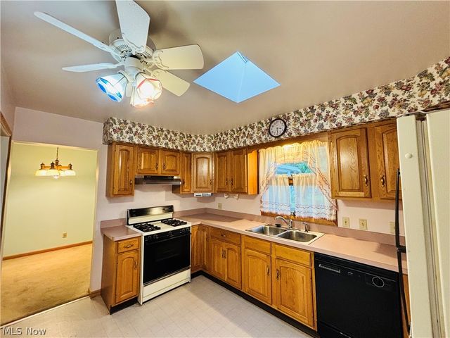 1551 Wilsonway Drive, Barberton, OH 44203