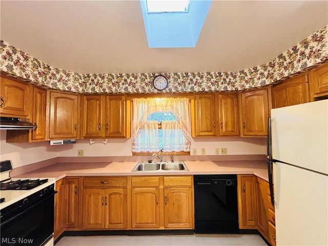 1551 Wilsonway Drive, Barberton, OH 44203
