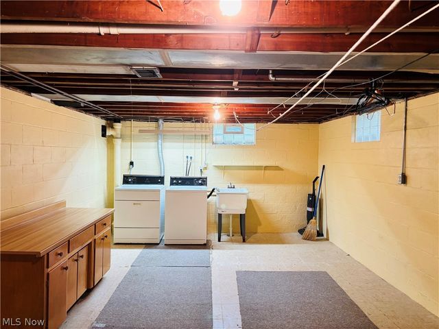 1551 Wilsonway Drive, Barberton, OH 44203