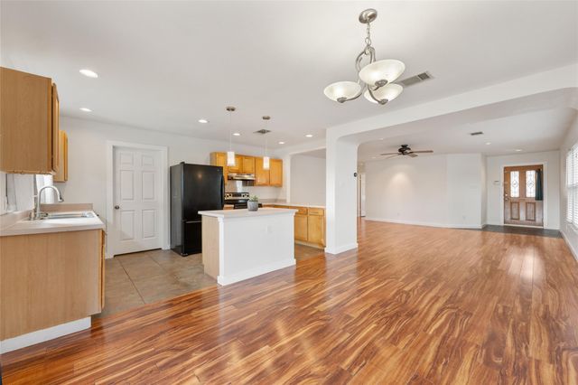 1602 Candlelight DR, Leander, TX 78641