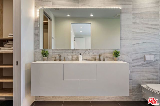 2612 Carman Crest Drive, Los Angeles, CA 90068