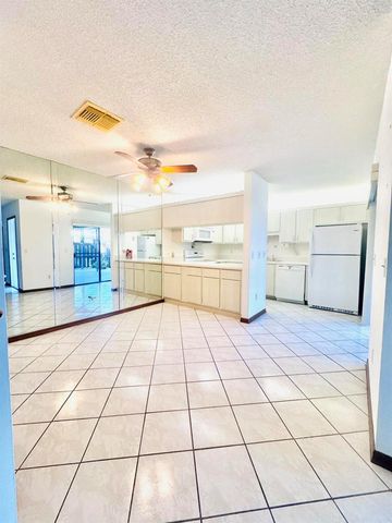 604 SE Castle Court D, Port St. Lucie, FL 34952
