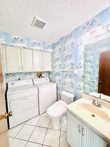 604 SE Castle Court D, Port St. Lucie, FL 34952