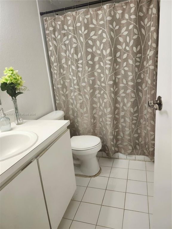 17901 NW 68th Ave T103, Hialeah, FL 33015