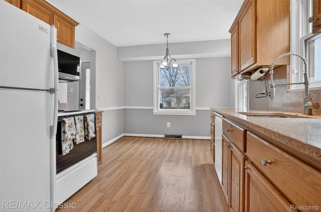 27359 Brettonwoods Street, Madison Heights, MI 48071