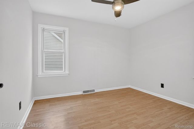 27359 Brettonwoods Street, Madison Heights, MI 48071