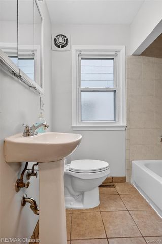 27359 Brettonwoods Street, Madison Heights, MI 48071