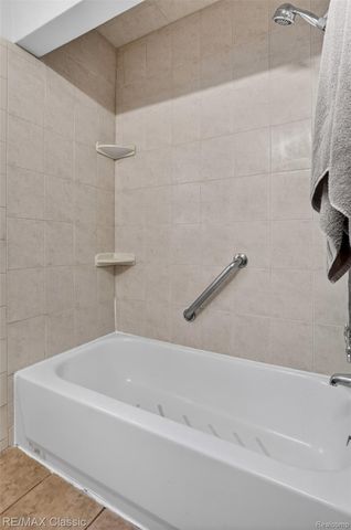 27359 Brettonwoods Street, Madison Heights, MI 48071